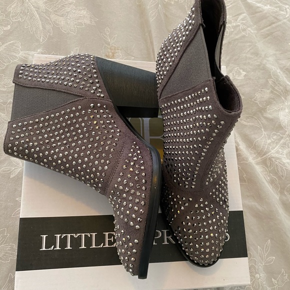 Little empress BRAND NEW booties - Picture 1 of 3